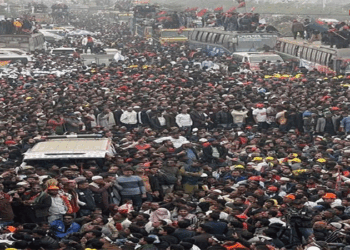 তারেক রহমানকে স্বাগত জানাতে পথে পথে জনস্রোত