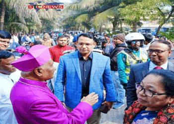 বড়দিন উপলক্ষ্যে মহানগরীর বিভিন্ন গির্জা পরিদর্শন করলেন আরএমপি পুলিশ কমিশনার