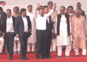 গণসংবর্ধনা মঞ্চে তারেক রহমান