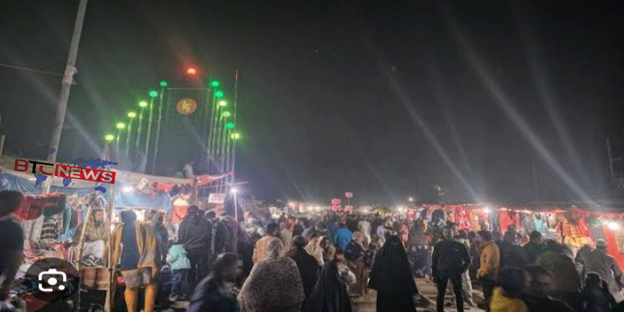 শীতের তীব্রতা বৃদ্ধি পাওয়ায় সান্তাহার পুরাতন কাপড়ের বাজারে মানুষের উপচে পড়া ভীড়