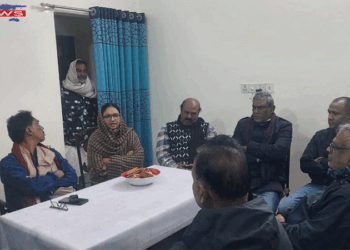 স্বতন্ত্র প্রার্থীর বাসায় গেলেন ধানের শীষের প্রার্থী পুতুল: চাইলেন ভোট