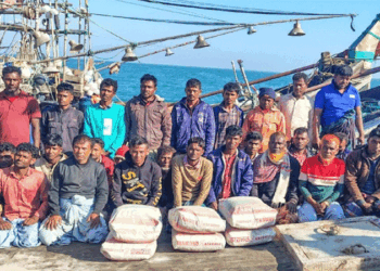 মিয়ানমারে পাচারকালে সিমেন্টবোঝাই ৩ ট্রলার জব্দ সহ আটক-৩০