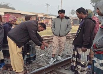 নাটোরে ঠান্ডায় রেললাইনে ফাটল!