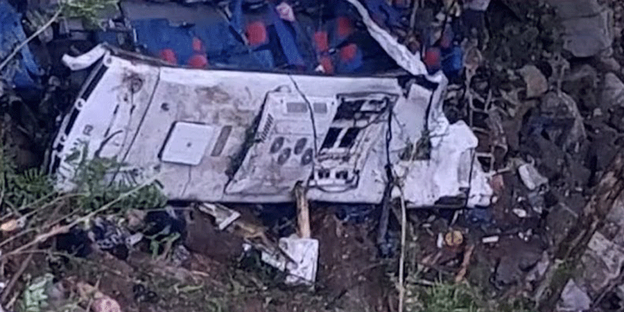 কলম্বিয়ায় স্কুলবাস খাদে পড়ে নিহত-১৭, আহত-২০