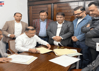 ঢাকা-১৭ ও বগুড়া-৬ আসনের মনোনয়নে স্বাক্ষর করলেন তারেক রহমান