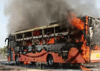 ভারতে বাসে আগুন, প্রাণ গেল ১০ জনের