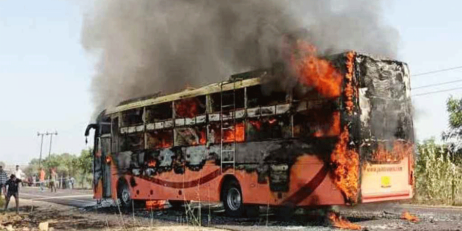 ভারতে বাসে আগুন, প্রাণ গেল ১০ জনের
