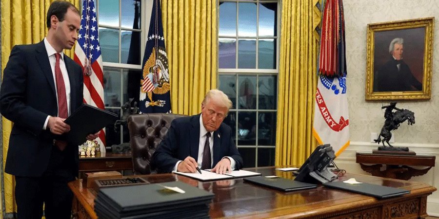 ফিলিস্তিনিসহ ৭ দেশের নাগরিকদের যুক্তরাষ্ট্রে প্রবেশে নিষেধাজ্ঞা