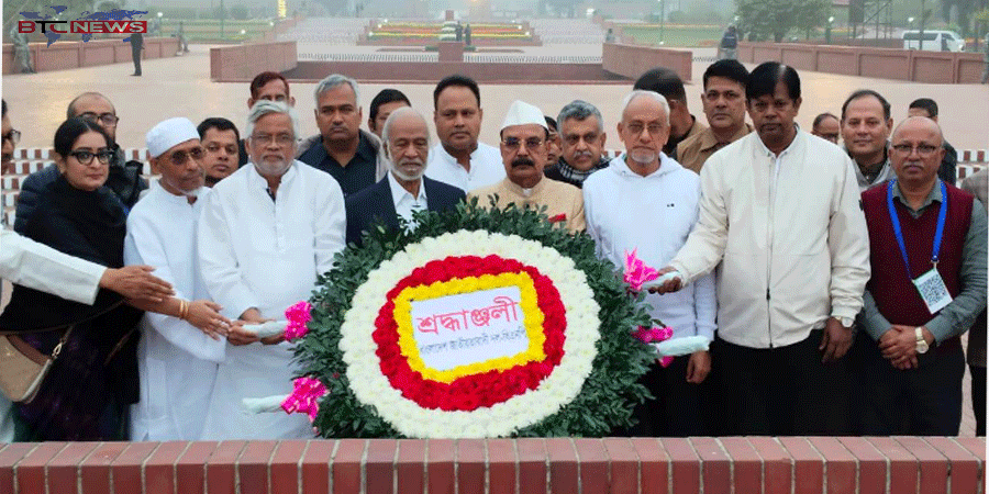 নিয়ম মেনে জাতীয় স্মৃতিসৌধে তারেক রহমানের পক্ষে শ্রদ্ধা নিবেদন
