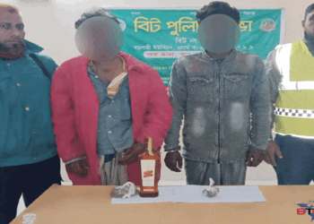 আরএমপি’র পবা থানা পুলিশের অভিযানে গাঁজা ও বিদেশি মদসহ গ্রেপ্তার-২