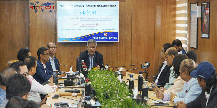 চট্টগ্রাম বন্দরে প্রত্যেকদিন দুই-আড়াই কোটি টাকা ইলিগালি আসে : শ্রম উপদেষ্টা