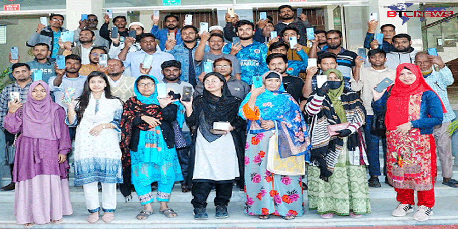 আরএমপি’র সাইবার ক্রাইম ইউনিটের সহায়তায় হারানো মোবাইল ফোন ফিরে পেলেন প্রকৃত মালিকরা