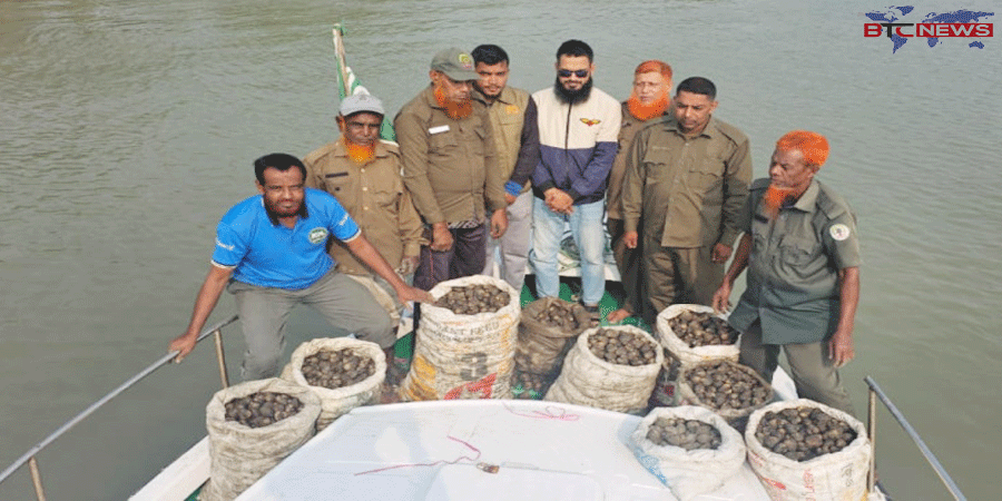 শ্যামনগরে সুন্দরবন থেকে ১ হাজার ৬০০ কেজি শামুক-ঝিনুক উদ্ধার