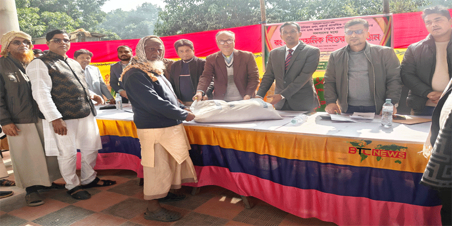 সিরাজগঞ্জে তাঁতিদের মঝে বিনা শুল্কে রং ও রাসায়নিক কেমিক্যাল বিতরণ