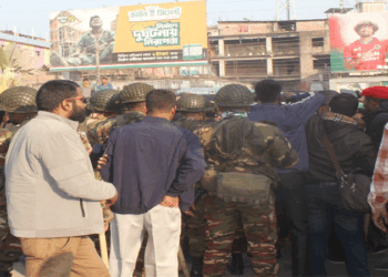 পঞ্চগড়ে হাদী হত্যার বিচার দাবি আন্দোলনে পথচারীদের দূর্ভোগ, শিক্ষার্থীর উপর লাঠিচার্জ