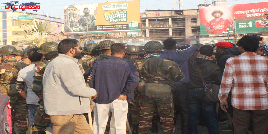 পঞ্চগড়ে হাদী হত্যার বিচার দাবি আন্দোলনে পথচারীদের দূর্ভোগ, শিক্ষার্থীর উপর লাঠিচার্জ