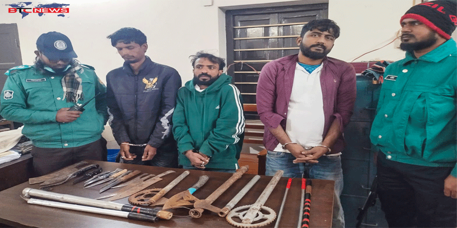 রাজশাহীতে ডাকাতির প্রস্তুতিকালে বিপুল পরিমাণ অস্ত্রসহ ৩ জন গ্রেপ্তার; পলাতক ৬/৭ জন