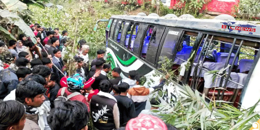 মাদারীপুরে ইজিবাইককে চাপা দিয়ে বাস খাদে, নিহত-৬, আহত-১০