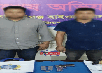 চান্দিনায় যাত্রীবাহী বাসে তল্লাশি, বিদেশি পিস্তল, ম্যাগাজিন-গুলিসহ আটক-২