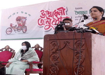 হ্যাঁ ভোট দেওয়ার আহ্বান জানিয়ে ‘ভোটের রিকশা’র উদ্বোধন করলেন তথ্য উপদেষ্টা