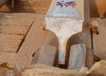 ট্রেন যাওয়ার সময় টাঙ্গাইলে বিকট শব্দে ফেটে গেল রেললাইন