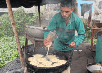 জিলাপি বিক্রি করে মাসে ৪০ হাজার টাকা আয় করেন সিংড়ার আসাদ