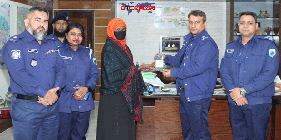 রাজশাহীতে হারানো ৫০টি মোবাইল ফোন উদ্ধার করে প্রকৃত মালিকদের কাছে হস্তান্তর