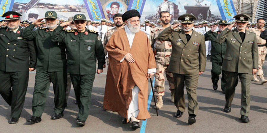 খামেনির দিকে হাত বাড়ালে সেই হাত কেটে ফেলা হবে : ইরান সেনাবাহিনী