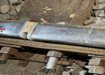 সিরাজগঞ্জ-ঈশ্বরদী রেলপথের তিনটি স্থানে ফাটল, চলছে মেরামত কাজ