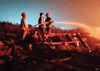 মহেশখালীর মাতারবাড়ি বিদ্যুৎকেন্দ্রের স্ক্র্যাপ ইয়ার্ডে ভয়াবহ আগুন