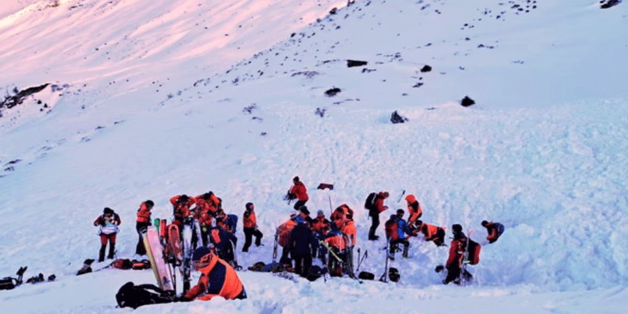 আল্পসে তুষারধসে ৮ জনের মৃত্যু