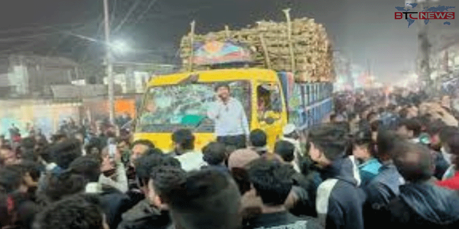 পত্নীতলায় খড়িবাহী ট্রাকচাপায় প্রাণ গেল মা–মেয়ের