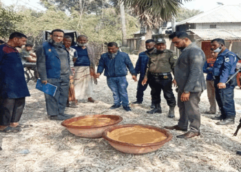 চারঘাটে বিএসটিআইয়ের ভ্রাম্যমাণ আদালত: দুই প্রতিষ্ঠানকে ৬০ হাজার টাকা জরিমানা, ভেজাল পণ্য জব্দ