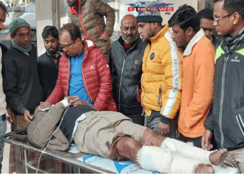 নাটোরের সিংড়ায় বিএনপি নেতার দুই পা কুপিয়ে জখম করেছে নিজ দলের কর্মীরা