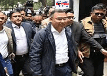 পায়ে হেঁটে বাসা থেকে অফিসে গেলেন তারেক রহমান