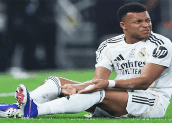 চোটের কারণে ছিটকে গেলেন এমবাপ্পে, বিপাকে নতুন কোচ আরবেলোয়া