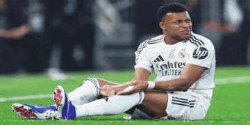 চোটের কারণে ছিটকে গেলেন এমবাপ্পে, বিপাকে নতুন কোচ আরবেলোয়া