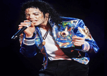 যে অভিযোগ থেকে খালাস পেয়ে কান্নায় ভেঙে পড়েছিলেন মাইকেল জ্যাকসন