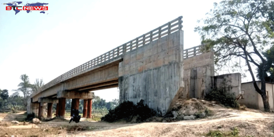 ‘সেতুর মূল কাঠামো দাঁড়িয়ে থাকলেও, নেই সংযোগ সড়ক’