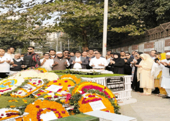 আরাফাত রহমান কোকোর কবর জিয়ারত করলেন তারেক রহমান