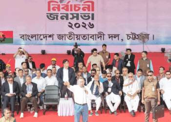 চট্টগ্রামে নির্বাচনী জনসভা মঞ্চে তারেক রহমান, নেতাকর্মীদের ঢল