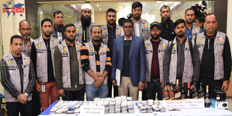 তিন শতাধিক আইফোন-বিদেশি মদ ও নগদ অর্থসহ ৩ চীনা নাগরিক গ্রেপ্তার