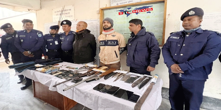 রায়পুরায় বিপুল অস্ত্রসহ শীর্ষ সন্ত্রাসী শুটার ইকবাল ও তার বাবা আটক