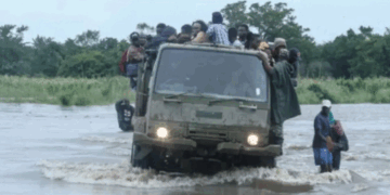 দক্ষিণ আফ্রিকায় ভয়াবহ বন্যায় শতাধিক প্রাণহানি, পানিবন্দি লাখো মানুষ