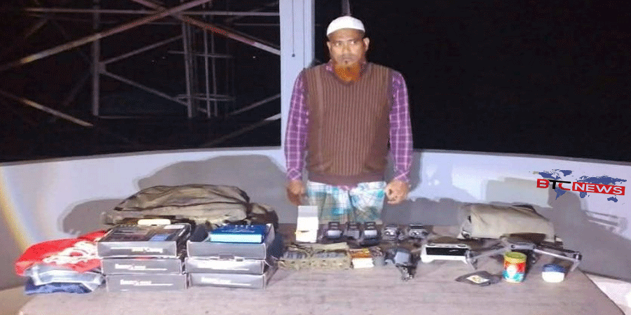 টেকনাফে সাবেক ইউপি সদস্য আটক, বাড়ি থেকে রোহিঙ্গা সশস্ত্র গোষ্ঠীর সরঞ্জাম উদ্ধার