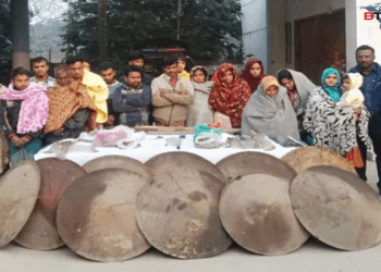 ফরিদপুরে যৌথ বাহিনীর অভিযানে ঢাল-বর্শা-কাস্তেসহ বিপুল অস্ত্র উদ্ধার, আটক-১৮