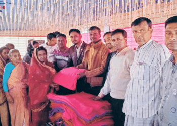 আদমদীঘিতে সনাতন ধর্মালম্বী পরিবারের মাঝে শীতবস্ত্র বিতরণ