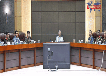 জাতীয় সংসদ নির্বাচন ও গণভোট উপলক্ষে সেনাসদরে প্রধান উপদেষ্টার মতবিনিময় সভা