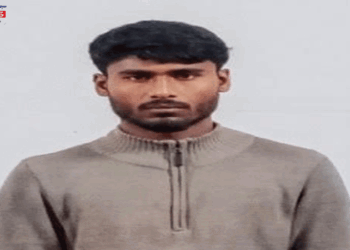 আন্তর্জাতিক জলসীমা অতিক্রম করে ভারতীয় জলসীমায়, বঙ্গোপসাগরে উদ্ধারকৃত বাংলাদেশি জেলেকে পরিবারের নিকট হস্তান্তর