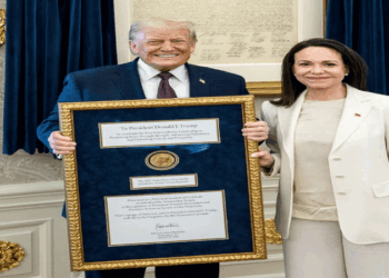 ট্রাম্পকে নিজের নোবেল পদক উপহার দিলেন মাচাদো